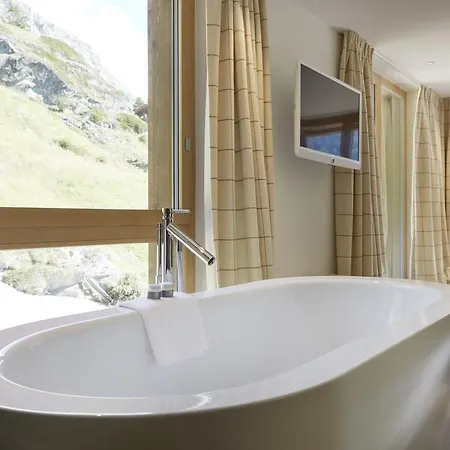 La Vue Luxury Living